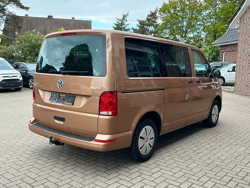 Gebraucht VW Multivan Trendline 150 PS (110 kW) 2021 Braun Van / Kleinbus