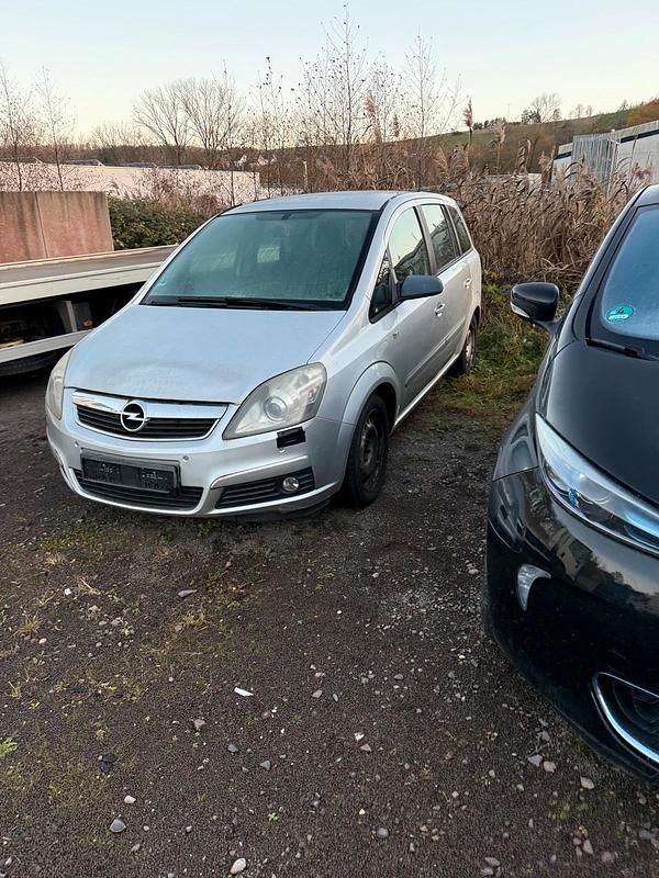 Silber Gebraucht 2008 Opel Zafira Van / Kleinbus | 1.390 € (Superpreis) - Bild 1/4