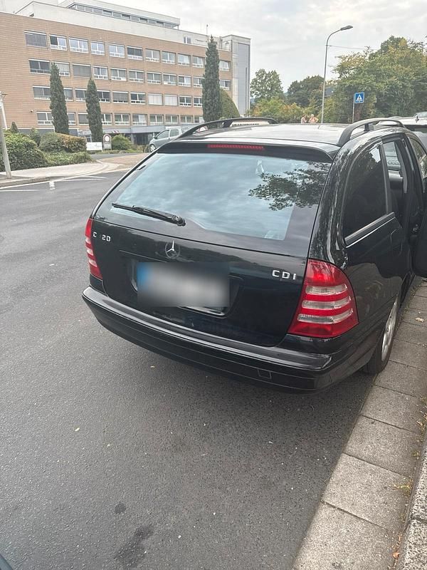 Schwarz Gebraucht 2002 Mercedes C220 Kombi | 1.550 € - Bild 1/4