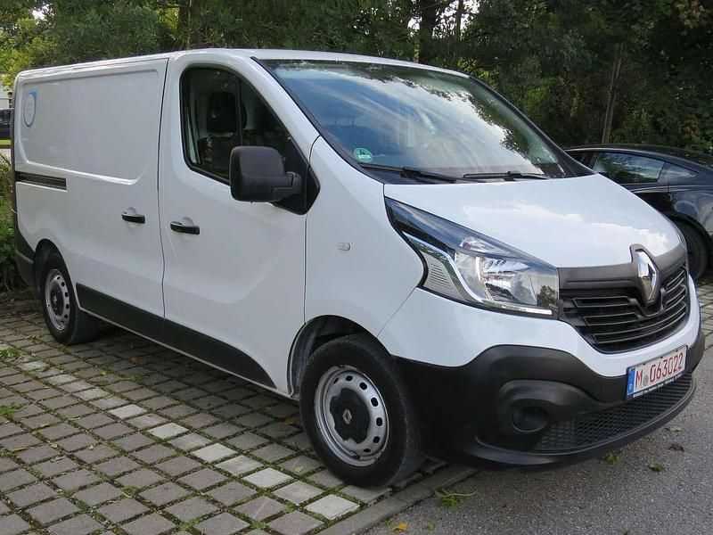 Gebraucht Renault Trafic Komfort 120 PS (88 kW) 2017 Gletscherweiss Van / Kleinbus