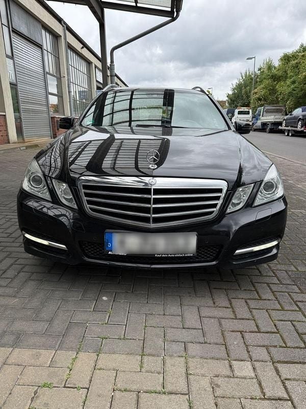 Gebraucht Mercedes E300 Avantgarde 204 PS (150 kW) 2012 Schwarz Kombi