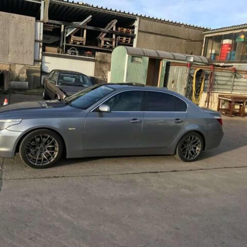 Gebraucht BMW 525 218 PS (160 kW) 2006 Grau Limousine