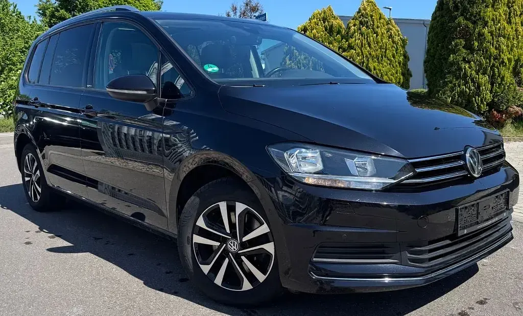 Gebraucht VW Touran IQ Drive 150 PS (110 kW) 2019 Deep black perleffekt Van / Kleinbus
