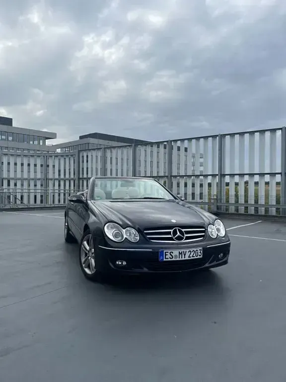 Gebraucht Mercedes CLK200 184 PS (135 kW) 2009 Schwarz Cabrio