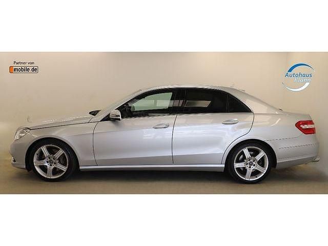 Gebraucht Mercedes E500 387 PS (284 kW) 2009 Iridiumsilber metalliclack (metallic) Limousine