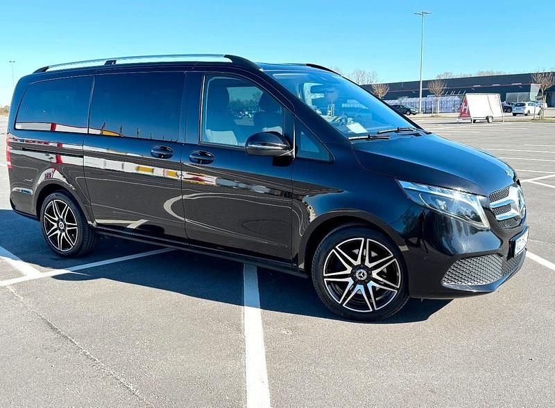 Schwarz Gebraucht 2023 Mercedes V250 Van / Kleinbus | 48.000 € (Guter Preis) - Bild 1/4
