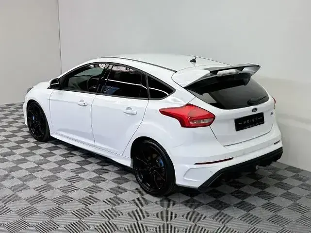 Używany Ford Focus RS 350 KM (257 kW) 2016 Biały Sedan/Limuzyna