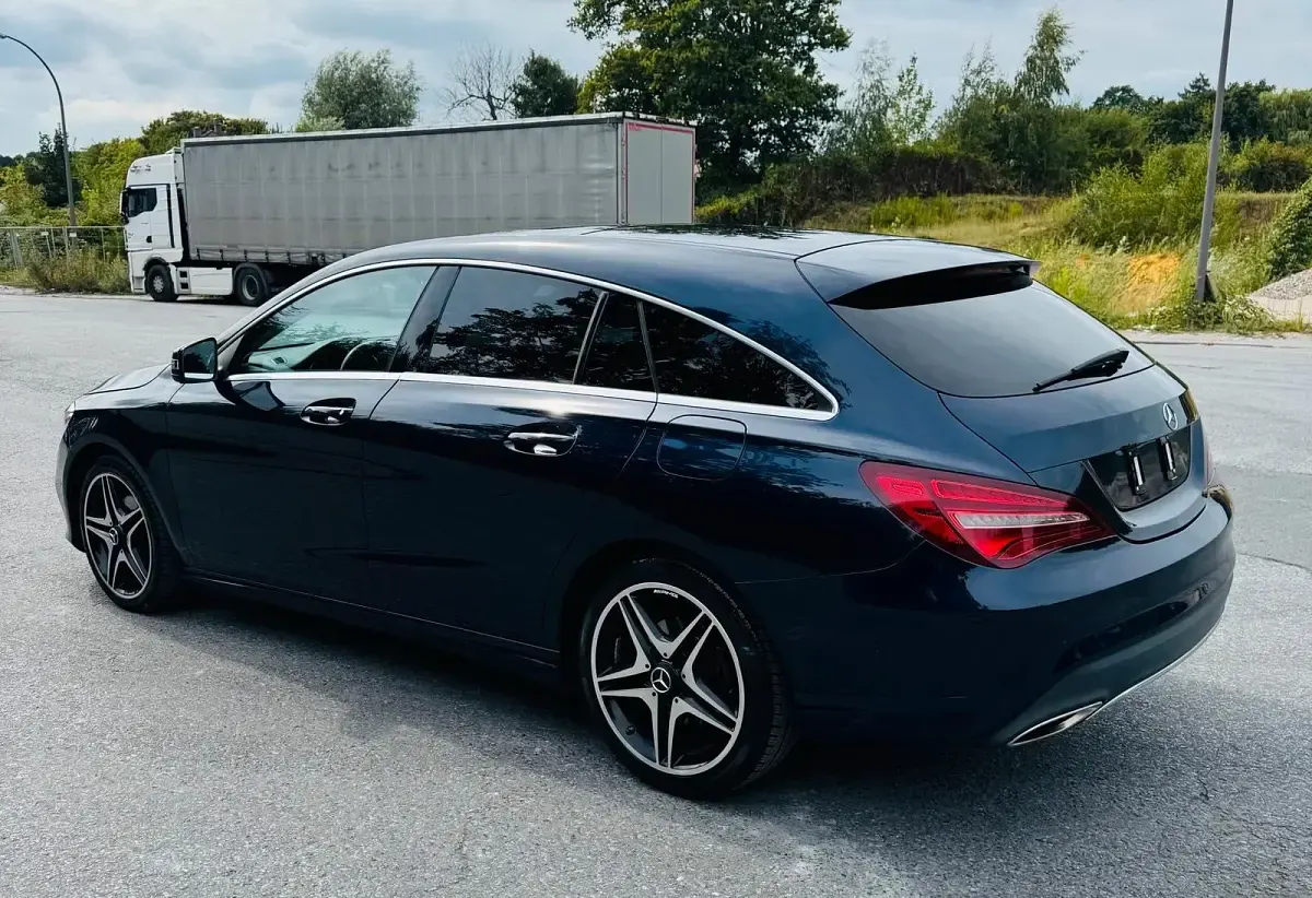 Gebraucht Mercedes CLA220 177 PS (130 kW) 2016 Blau Coupé
