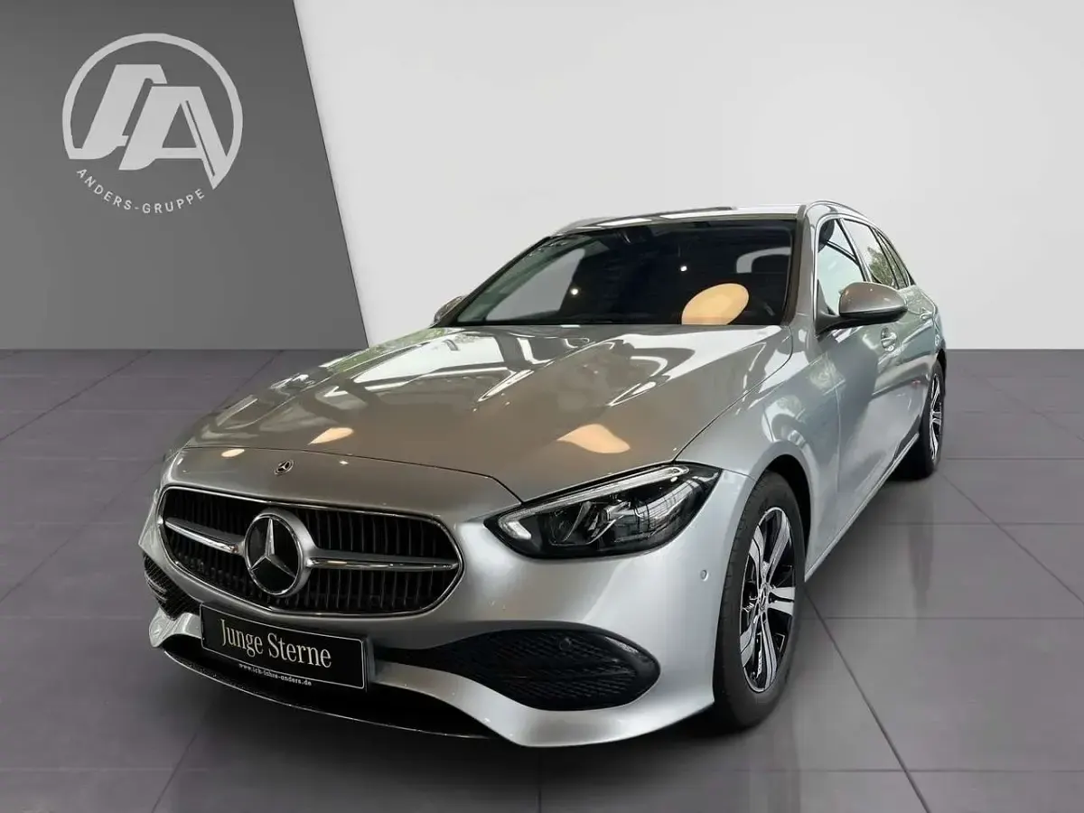 Gebraucht Mercedes C220 200 PS (147 kW) 2023 Silberlack hightechsilber Kombi