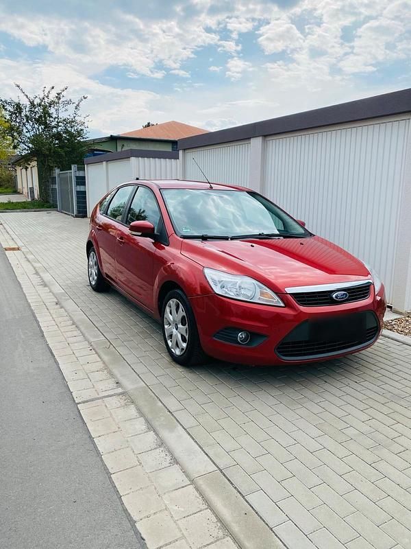 Second-hand Ford Focus 101 CP (74 kW) 2009 Roșu Hatchback