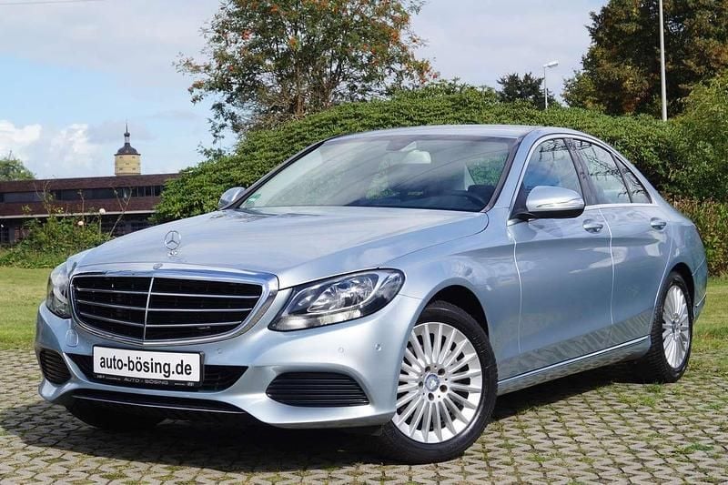Diamantsilber metalliclack Gebraucht 2014 Mercedes 180 Exclusive Limousine | 16.900 € (Teuer) - Bild 1/4
