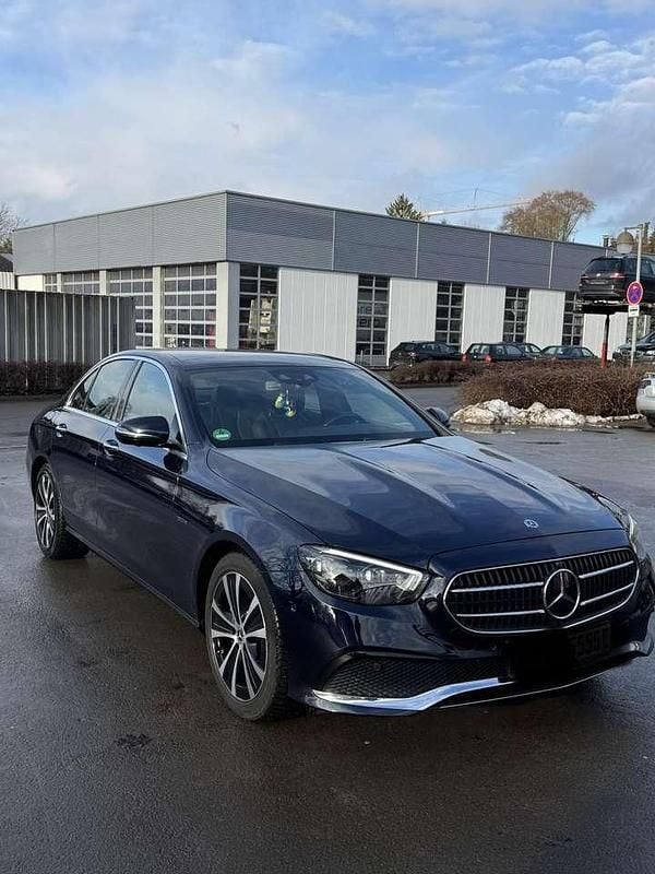 Gebraucht Mercedes E300 Avantgarde 330 PS (242 kW) 2020 Blau Limousine