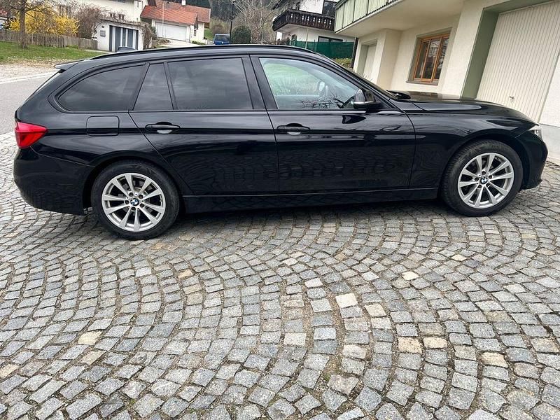 Gebraucht BMW 320 Advantage 184 PS (135 kW) 2016 Schwarz Kombi
