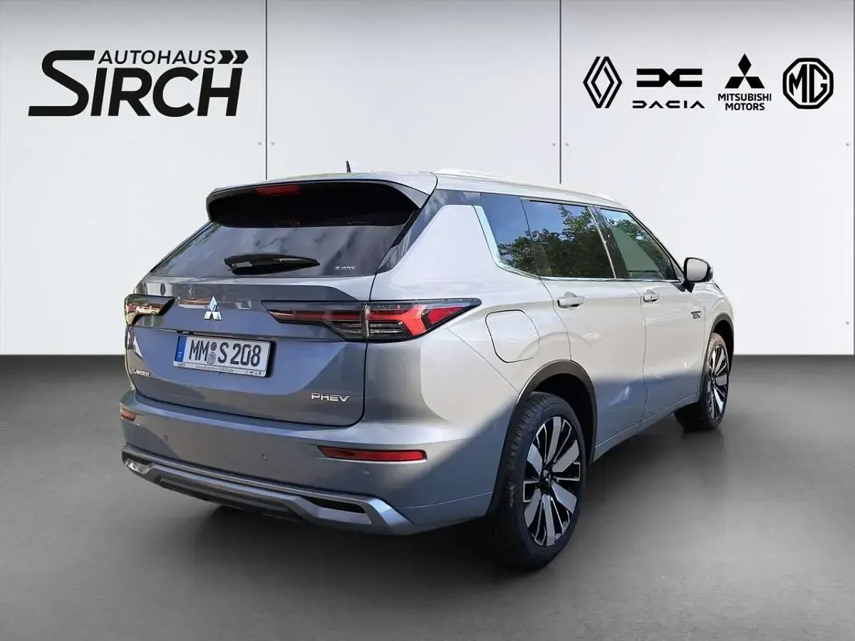 Gebraucht Mitsubishi Outlander P-HEV Top 306 PS (225 kW) 2025 Grau Limousine
