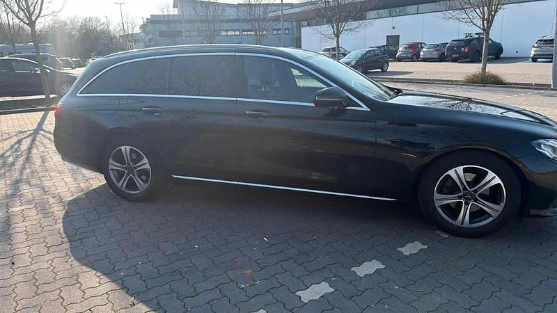 Gebraucht Mercedes E200 Avantgarde 184 PS (135 kW) 2017 Schwarz Kombi