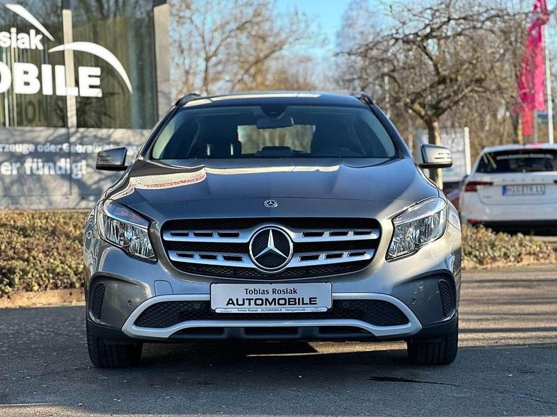 Gebraucht Mercedes GLA180 122 PS (89 kW) 2017 Grau SUV