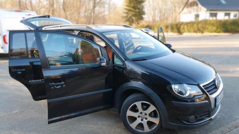 Schwarz Gebraucht 2007 VW Touran Cross Van / Kleinbus | 4.600 € (Fairer Preis) - Bild 1/4