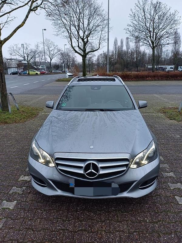 Grau Gebraucht 2014 Mercedes E250 Kombi | 21.000 € (Teuer) - Bild 1/4