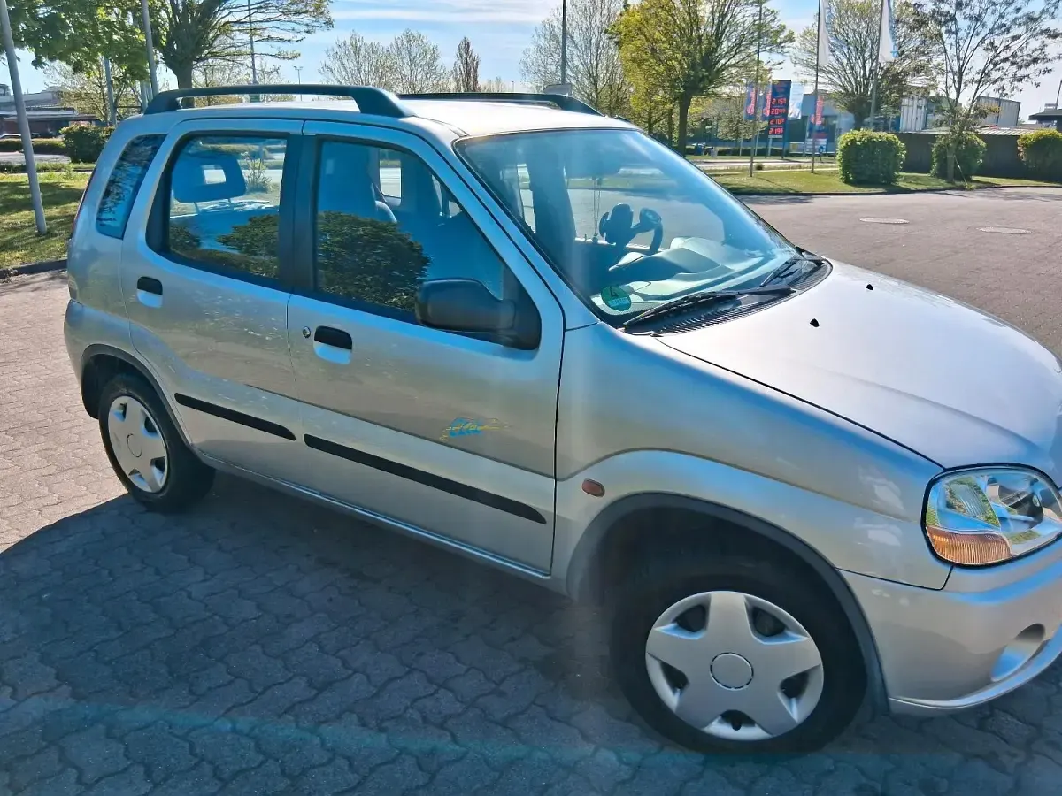 Usata Suzuki Ignis 80 CV (58 kW) 2002 Argento Utilitaria