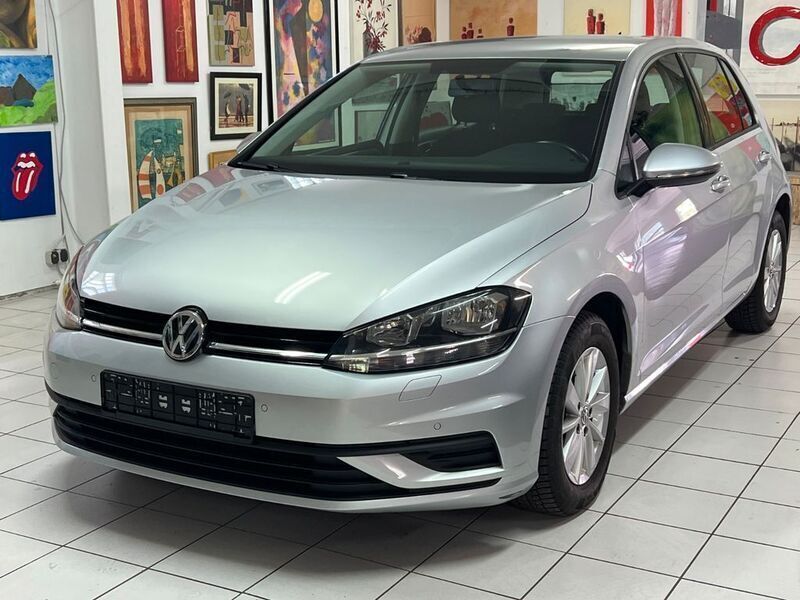Silber Gebraucht 2019 VW Golf VII Trendline Limousine | 16.300 € (Fairer Preis) - Bild 1/4