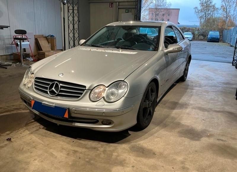 Grau Gebraucht 2003 Mercedes CLK320 Avantgarde Coupé | 5.400 € - Bild 1/4
