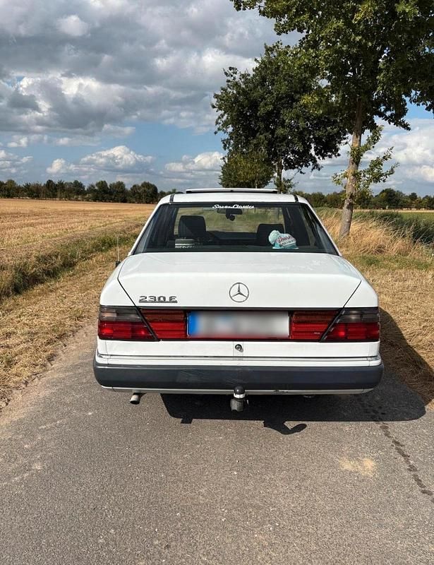 Gebraucht Mercedes E230 1991 Weiß Limousine