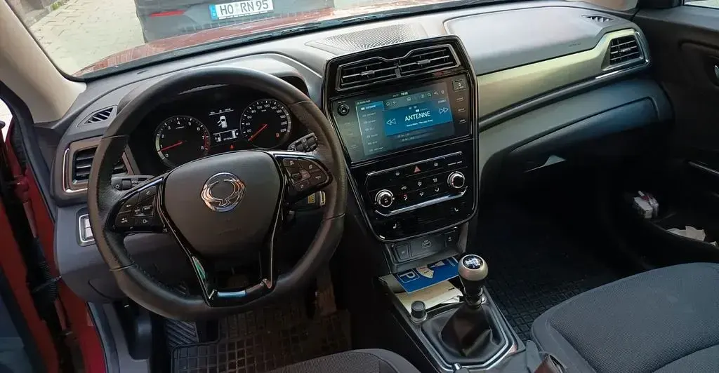 Gebraucht SsangYong Tivoli 163 PS (119 kW) 2023 Rot SUV
