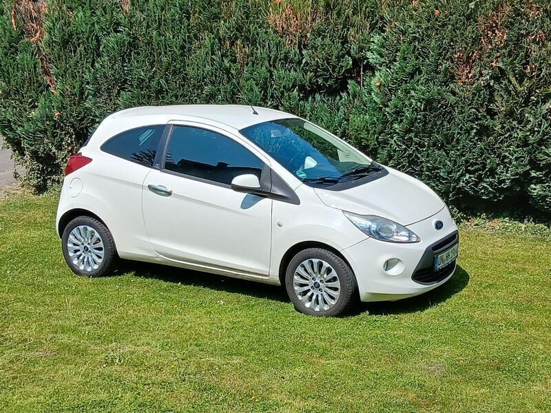 Weiß Gebraucht 2010 Ford Ka Kleinwagen | 2.950 € (Fairer Preis) - Bild 1/4