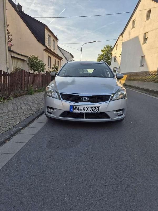 Używany Kia Ceed Vision 116 KM (85 kW) 2011 Szary Hatchback