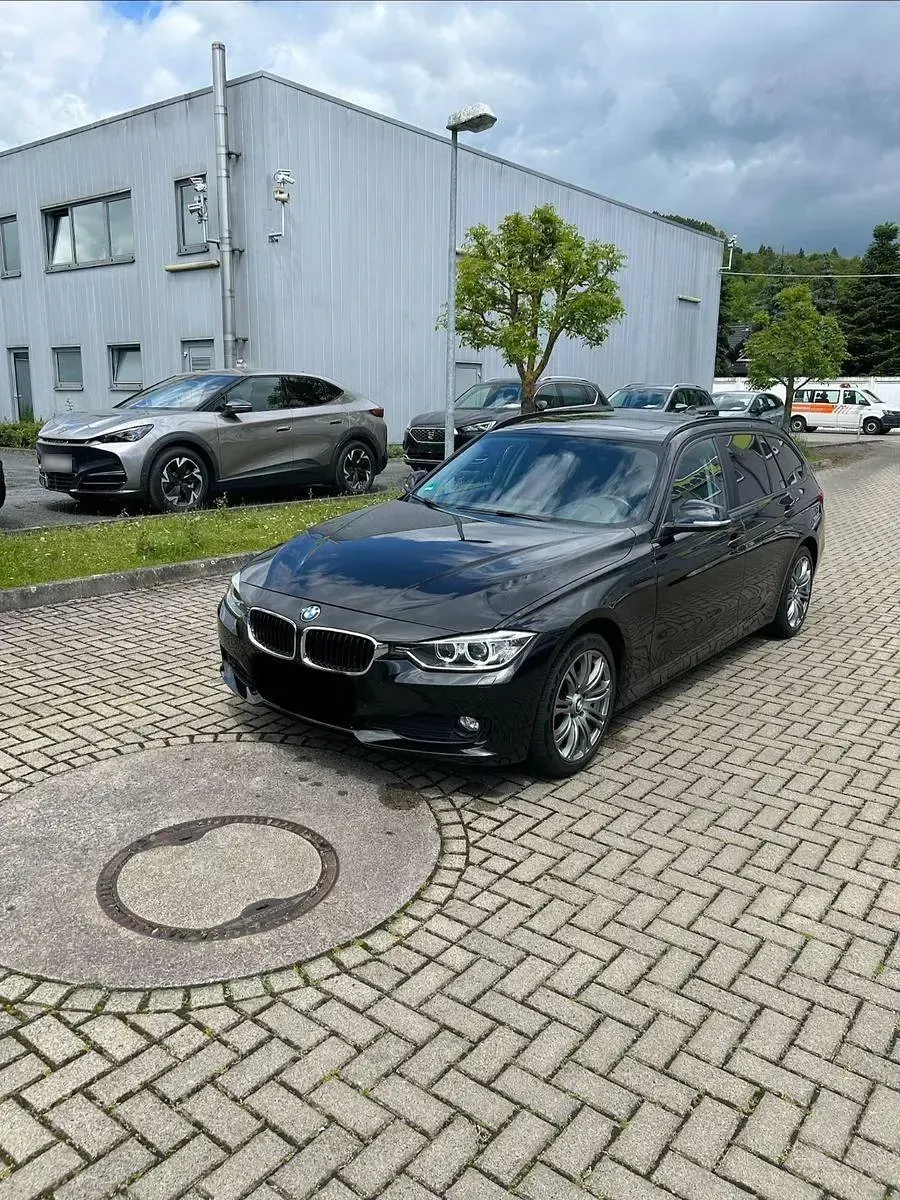 Gebraucht BMW 318 Luxury Line 143 PS (105 kW) 2013 Schwarz Limousine