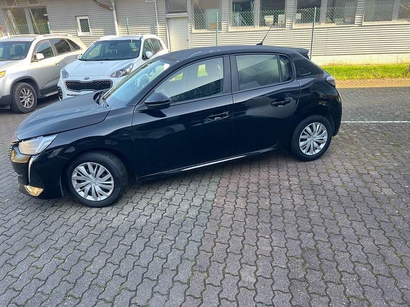 Gebraucht Peugeot 208 Active 102 PS (75 kW) 2022 Schwarz Kleinwagen