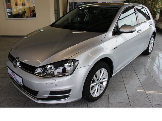 Silber metallic Gebraucht 2015 VW Golf VII LOUNGE Limousine | 13.777 € (Etwas zu teuer) - Bild 1/4