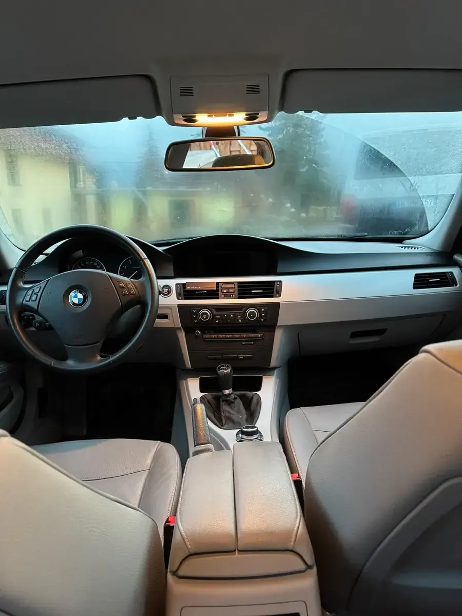 Gebraucht BMW 320 170 PS (125 kW) 2011 Silber Limousine
