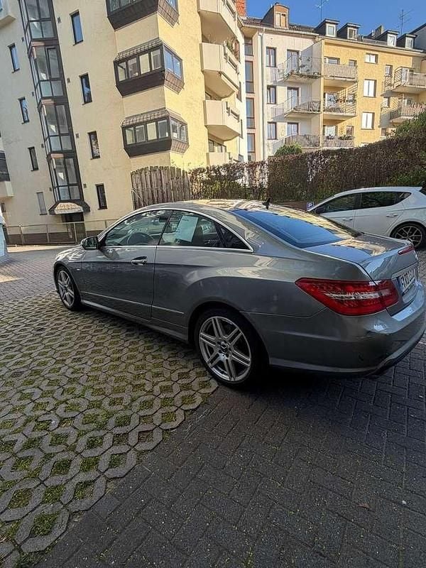 Gebraucht Mercedes E250 Elegance 204 PS (150 kW) 2009 Coupé