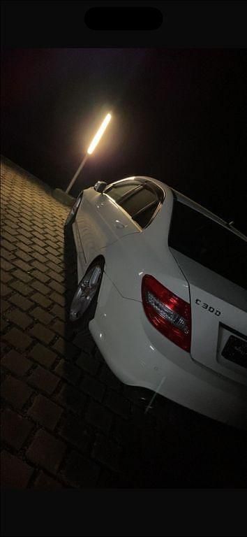 Gebraucht Mercedes C300 Elegance 231 PS (169 kW) 2010 Weiß Limousine