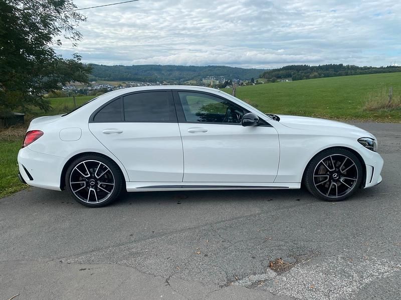 Gebraucht Mercedes C300 AMG 245 PS (180 kW) 2020 Weiß Limousine