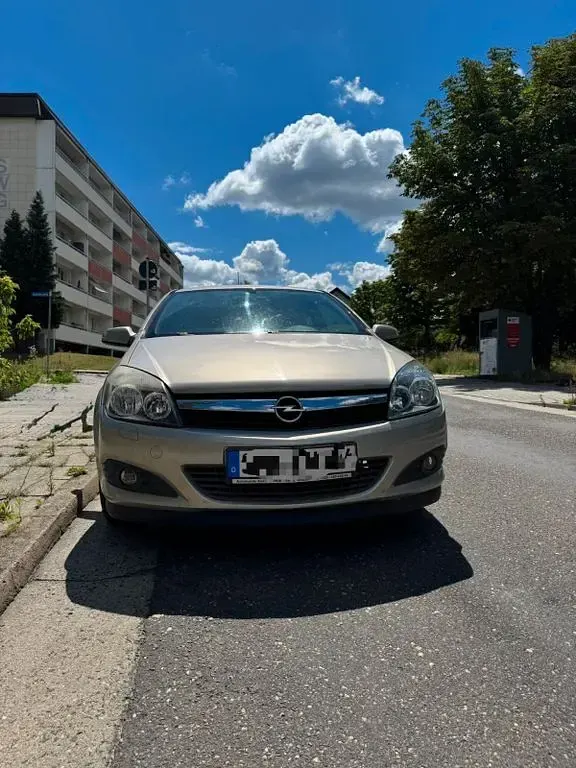 Gebraucht Opel Astra 90 PS (66 kW) 2009 Gold Coupé