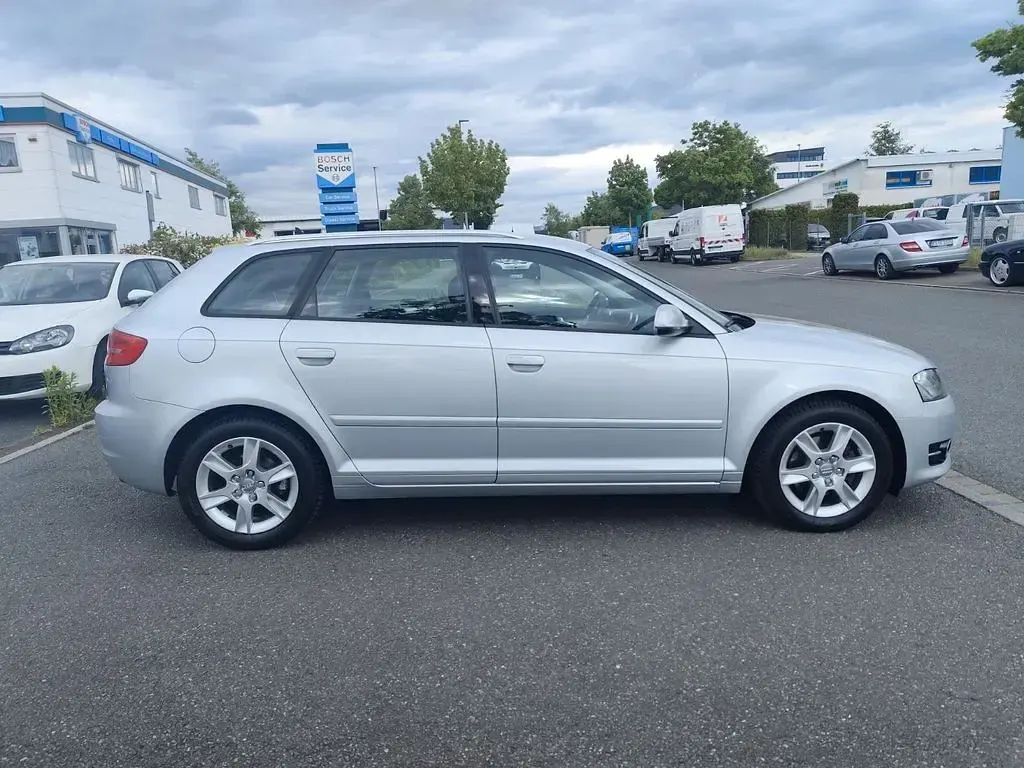 Używany Audi A3 Attraction 125 KM (91 kW) 2013 Srebrny Sedan/Limuzyna