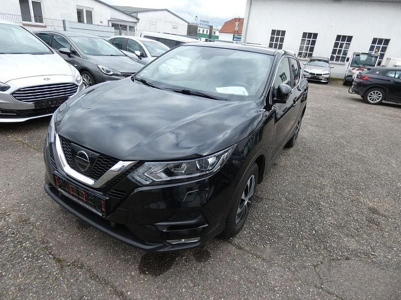 Gebraucht Nissan Qashqai Acenta 116 PS (85 kW) 2017 Schwarz SUV