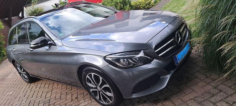 Grau Gebraucht 2016 Mercedes C250 Avantgarde Limousine | 22.500 € (Fairer Preis) - Bild 1/4