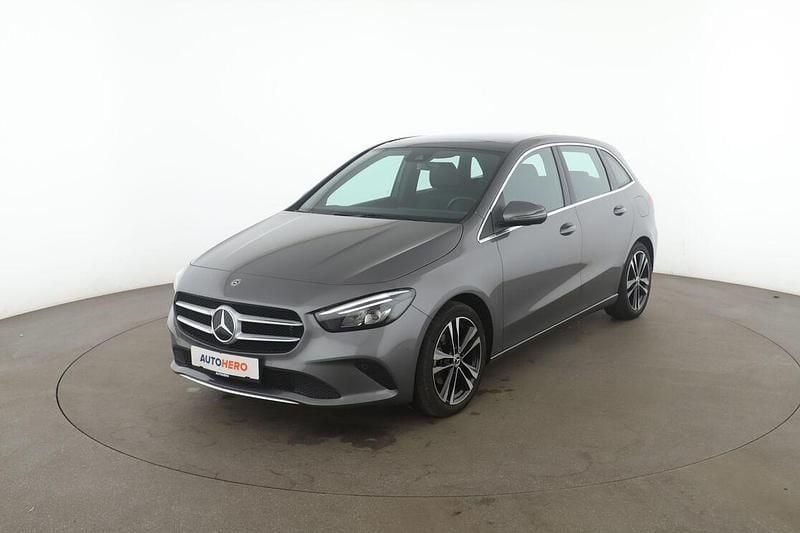 Grau Gebraucht 2019 Mercedes B180 Progressive Van / Kleinbus | 23.930 € (Etwas zu teuer) - Bild 1/3