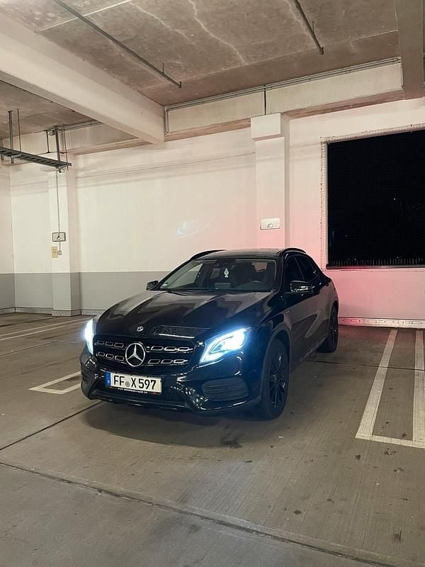 Gebraucht Mercedes GLA180 AMG line 122 PS (89 kW) 2020 Schwarz SUV