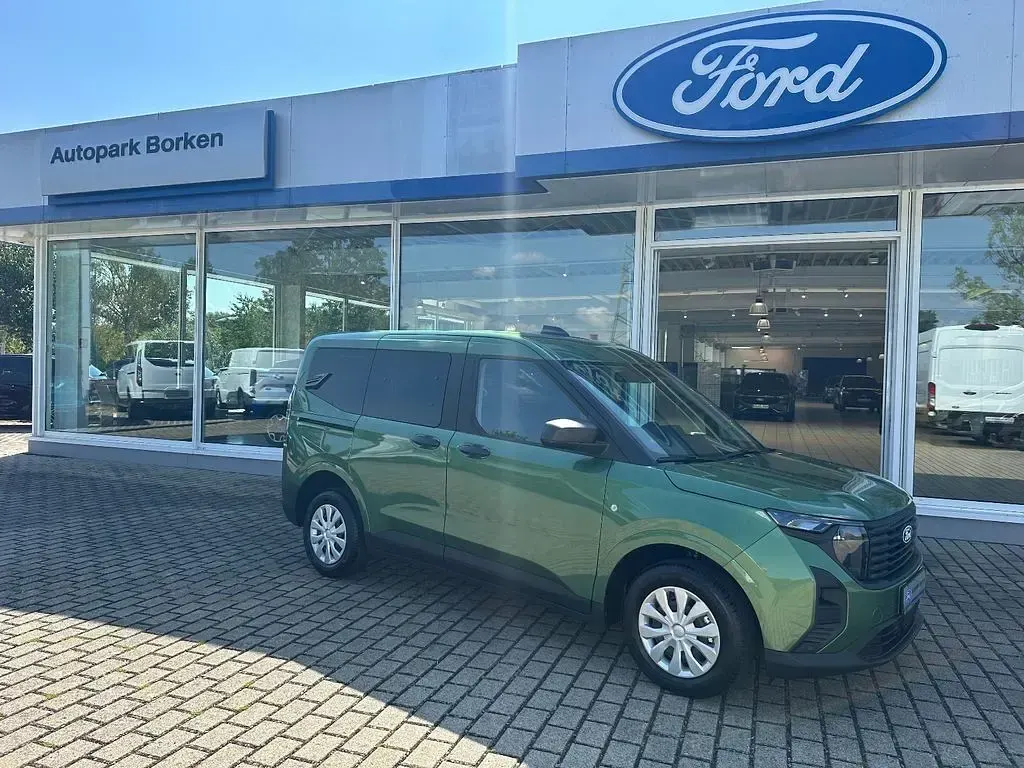 Neu Ford Tourneo Courier Trend 125 PS (91 kW) 2026 Grün Van / Kleinbus