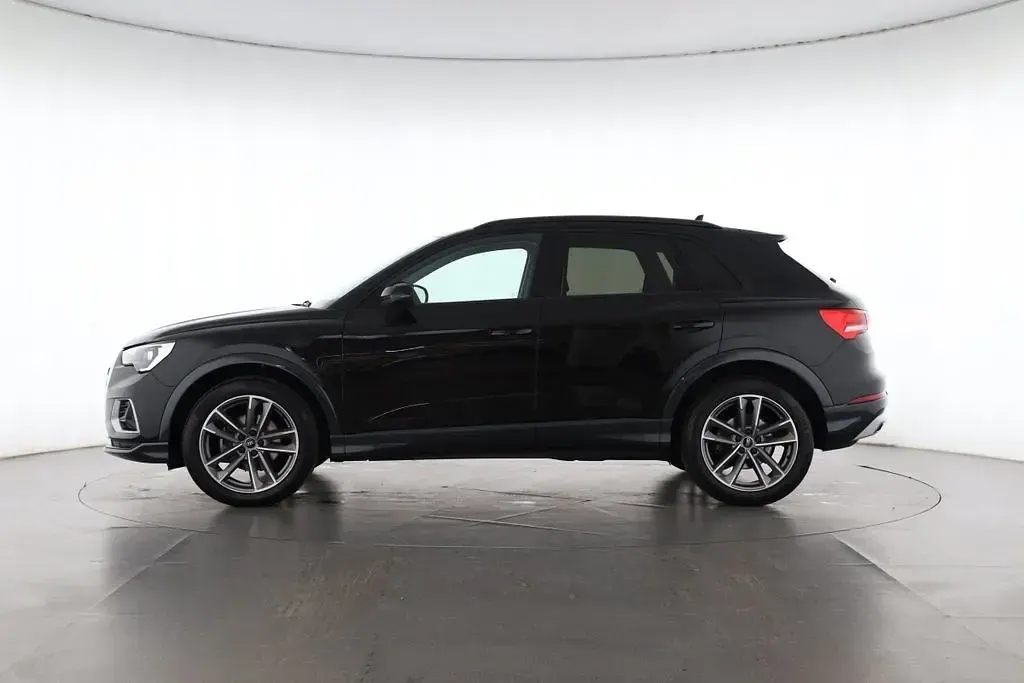 Gebraucht Audi Q3 Sport 150 PS (110 kW) 2025 Mythosschwarz metallic SUV