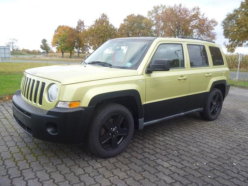 Gebraucht Jeep Patriot 170 PS (125 kW) 2012 Gold SUV