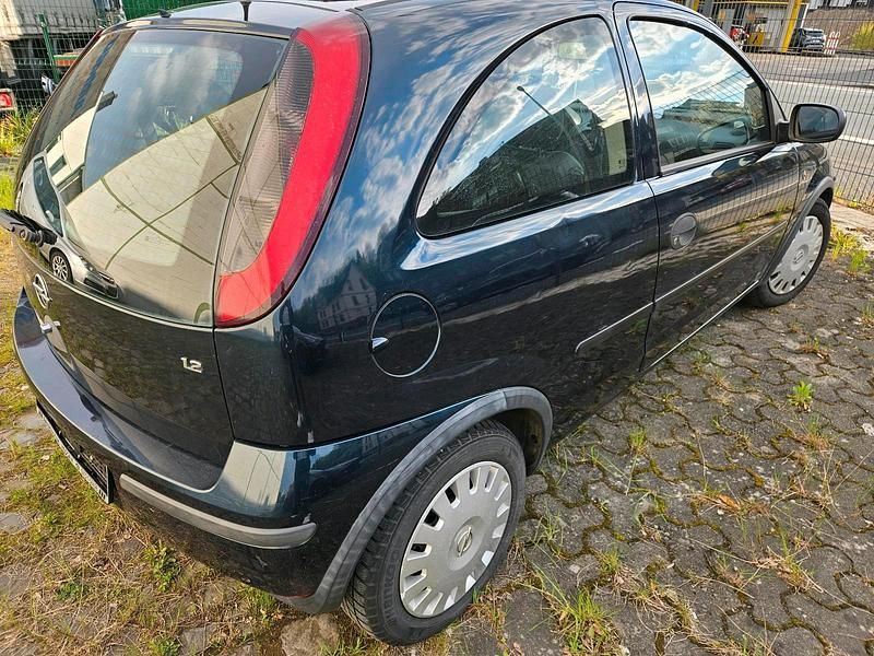 Second-hand Opel Corsa 75 CP (55 kW) 2004 Verde Hatchback