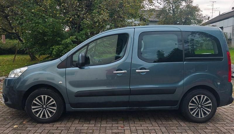 Gebraucht Peugeot Partner Tepee 110 PS (80 kW) 2012 Grau Van / Kleinbus