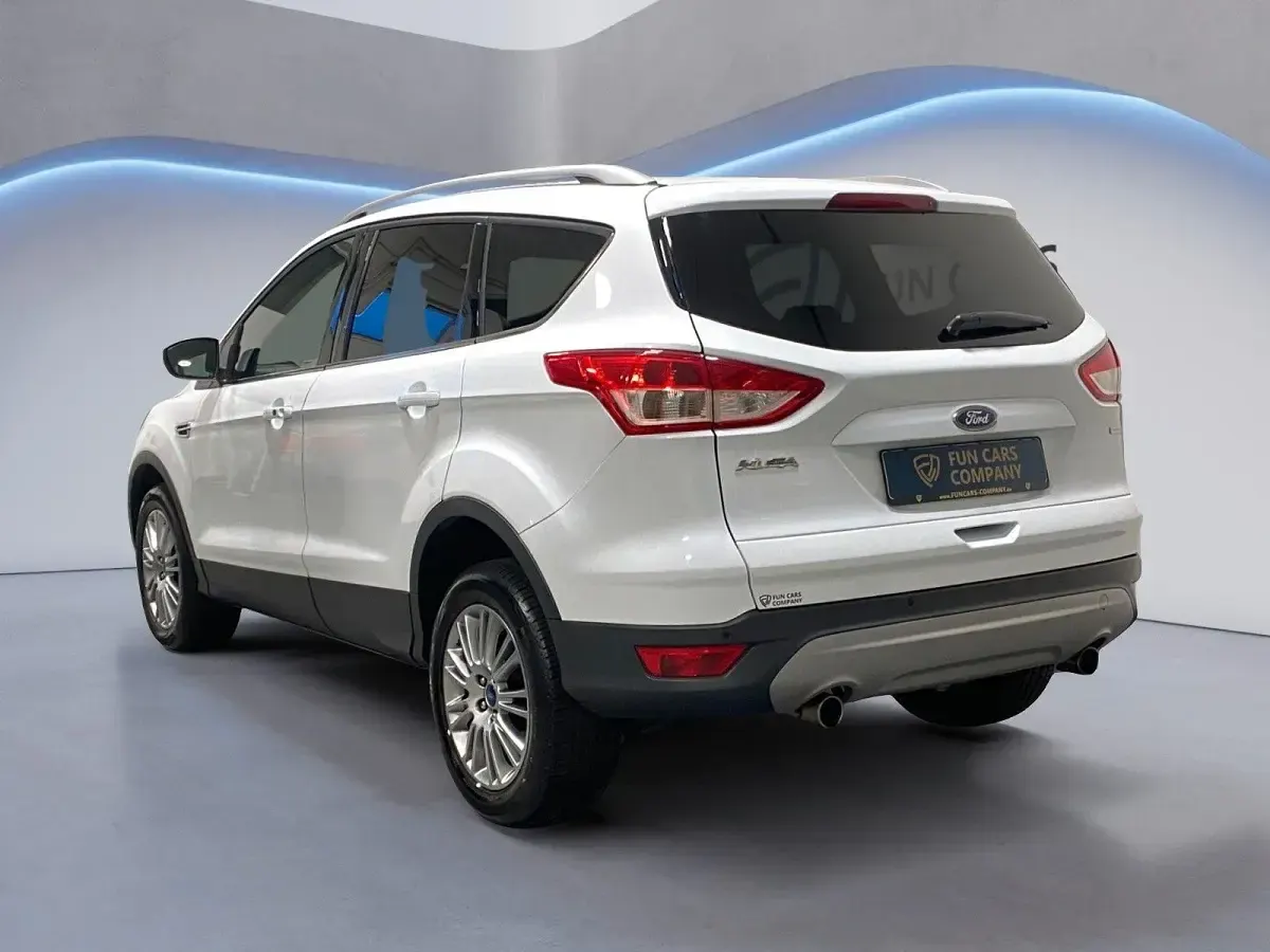 Usado Ford Kuga Titanium 182 HP (133 kW) 2013 Branco SUV