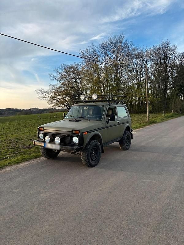 Second-hand Lada niva 82 CP (60 kW) 2006 Verde SUV