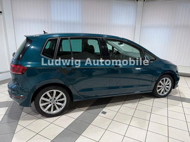 Gebraucht VW Golf Comfortline 150 PS (110 kW) 2018 Grün Limousine